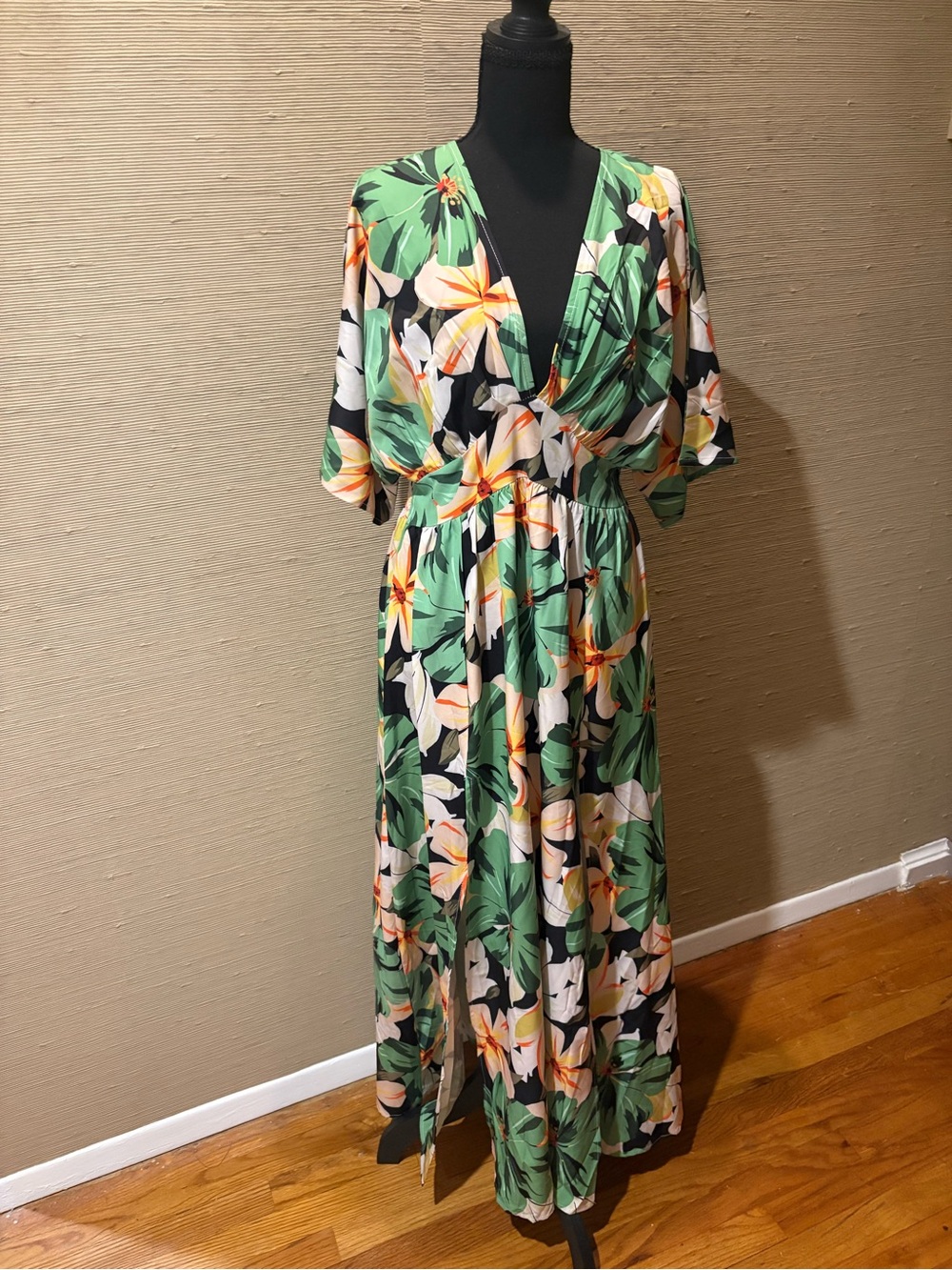 Tropical Floral V-Neck Maxi Dress in Green